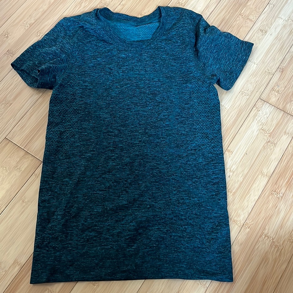 Lululemon tee